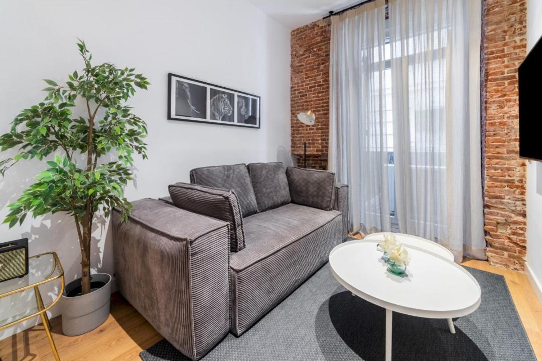 Appartement 2 Bedrooms 1 Bathroom Furnished - Centro - Equipped & Stylish - Minty *